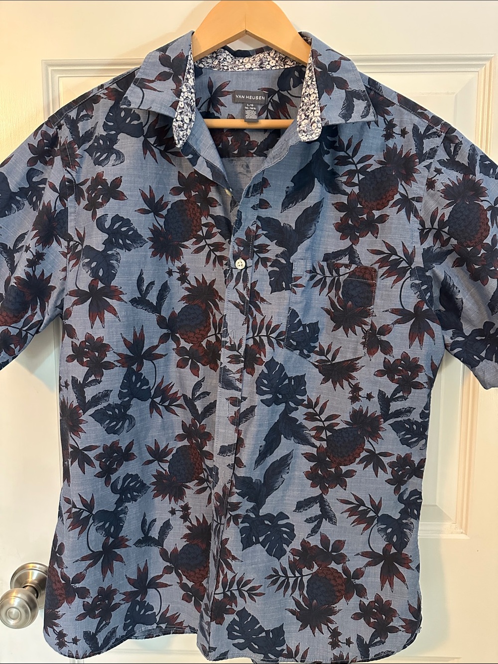Van Heusen Navy and Brown Floral Short-Sleeve Button-Down Shirt Men’s Lg